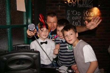 Ведущий и ди-джей DJ в СПб на детский праздник, день рождения и детскую дискотеку